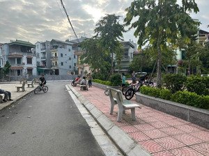 hiếm!! còn sót lại duy nhất 01 lô đất dt40m ở la khê-hà đông gần ngay chuyên thpt nguyễn huệ ôtô đỗ