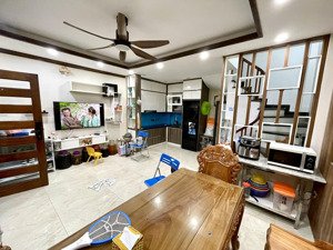 nhà riêng phố đặng tiến đông- đống đa, 40m- 5 tầng- mt 5m- nhỉnh 11 tỷ- ô tô đỗ cổng