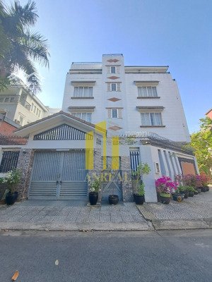 villa góc 2 mặt tiền gần trương văn bang sân vườn 5 phòng - giá 38 triệu