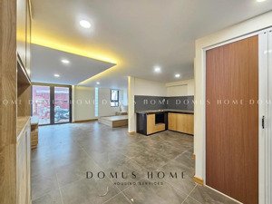 căn hộ ban công - 1 phòng ngủ - trống sẵn - thang máy