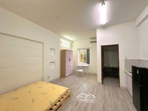 cho thuê căn hộ 45m2 máy lạnh, tủ lạnh, giường nệm, cửa vân tay đi về 24/7 tại phướng 11 bình thạnh
