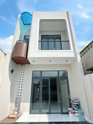 siêu phẩm nhà mới hoàn thiện 1 trệt 1 lầu tại phước tân