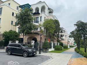 chủ nhà, bán biệt thự vinhome ocenpark 2 - phân khu cọ xanh , căn góc, nhìn ra sông, công viên