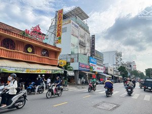 khuôn đất lớn ba mặt tiền trung tâm quận 10