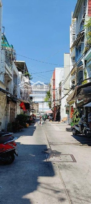 mtkd gần sát mt tên lửa hẻm xe hơi thông 2 tầng 53m2 hạ 500 chỉ còn hơn 5 tỷ tặng nội thất