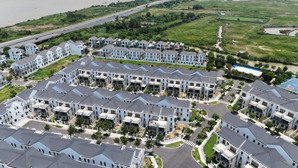 chuyển nhượng nhà phố khu the suite gần clubhouse giá: 7.8 tỷ bao thuế phí lh: 