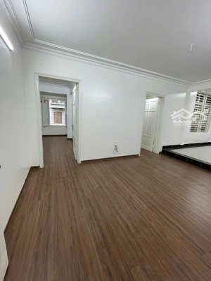 căn hộ tt tầng 2 lô góc ô tô đỗ cửa sát đsq nhật ngã tư vạn phúc vạn bảo 80m2 t2 6.35 tỷ ba đình