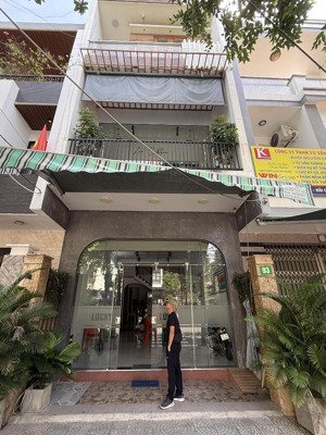 cho thuê nhà 3 tầng mặt tiền đường 10m5