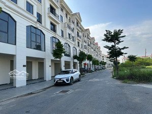 phòng mới khai trương cần tìm người thuê ( ưu tiên thuê văn phòng hoặc hộ gia đình)