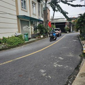 hiệp phú - dt: 135m2 - hxh thông tứ tung. cấp 4 ở tốt - 100m trương văn thành