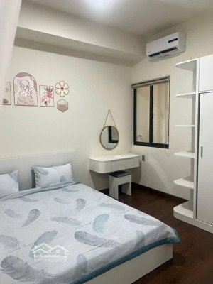 cho thuê full nội thất nhà mới 100% như hình, bao phí quản lí 2 năm, tầng trung view về công viên