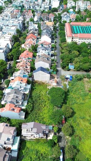 Bán gấp lô biệt thự KDC Khang Điền intresco hướng ĐN