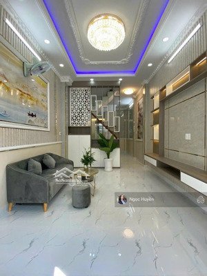 cực phẩm - nhà 2 tầng mới đẹp -hxh -gần chợ đầu mối -dt : 80m2 - giá 4,6 tỷ