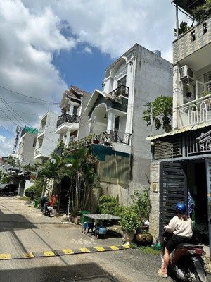 gấp gấp!!! duy nhất 1 lô: 52m2 giá 2 tỷ 550 ngay kdc trường lưu, gần vành đai 3. công chứng ngay