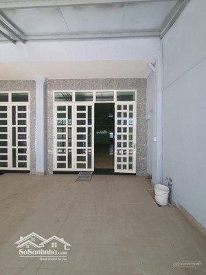 cần cho thuê sân - mặt bằng kinh doanh trước nhà - hẻm 8m đường tô hiến thành quận 10