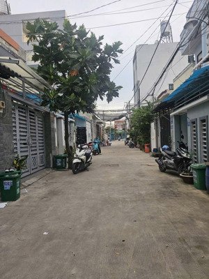 đất full thổ cư đường thạnh lộc 12 phường thạnh lộc dt 83,7m2 (4x21) hẻm 5m, giá :4,1tỷ