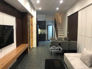 hạ chào 1 tỷ để bán gấp .
nghi tàm 20m ô tô tránh -mặt ngõ thẳng - ở sướng - full nội thất 11,5 tỷ