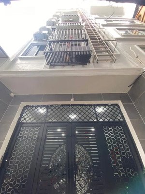 xuân thủy-dịch vọng hậu-cầu giấy 130m2*7 tầng mt 10m, 29 tỷ doanh thu 1.8 tỷ/năm sổ đỏ đẹp