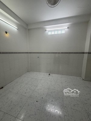 chủ vừa gởi nhà trên đường phạm văn chiêu p14 gv - hxh tới cửa diện tích 4.5x 11m (49m2)