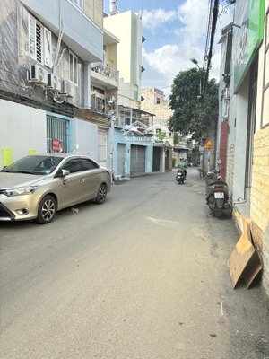 hẻm xe hơi 1 trục - gần mặt tiền đường bùi đình túy - tiện xây mới 5 tầng - ngang 4.4m nở hậu 4.5m