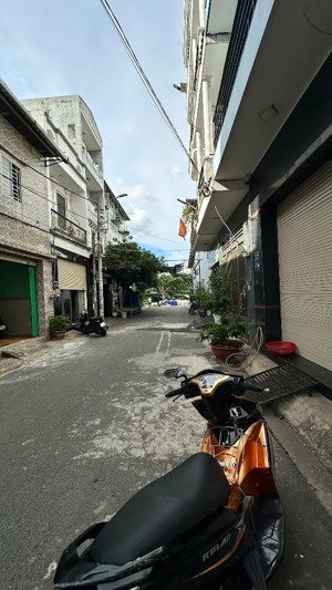 chính chủ cần bán gấp nhà cách aeon tân phú 500m, 4 x 18m, giá 4,95 tỷ hẻm nhựa 8m thông