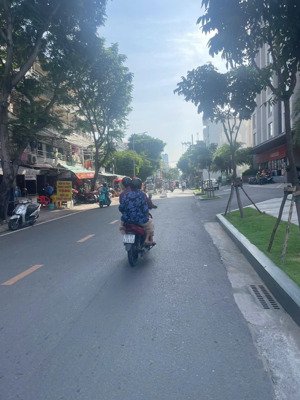 bán nhà mặt tiền khu cán bộ . giá rẻ nhất khu vực trên trục đường vĩnh hội