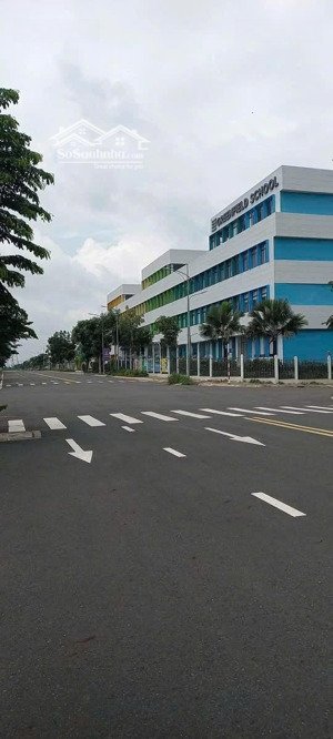 cần tiền trả nợ tôi cần bán gấp lô 100m2 chỉ 1tỷ8 sỗ sẵn, dễ thanh khoản, gần chợ, trường học