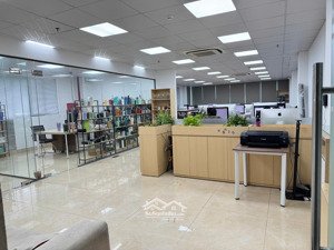chính chủ cho thuê văn phòng 150m2 vuông vức sẵn nội thất ở lê văn duyệt bình thạnh