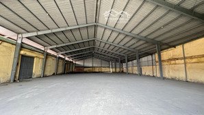 kho ngay mt đường xe container. pccc, sân bãi rộng. dt từ 700 - 1.200 đến 3.000m2. sân đậu xe cont