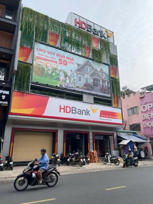 siêu vị trí - bán nhà mặt tiền đường nguyễn giá trí dt: 10 x 20m vuông vức 2 lầu hđ thuê 200 triệu