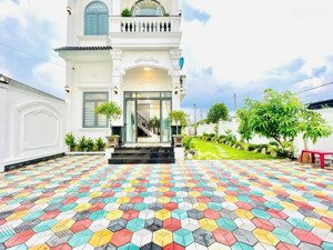 biệt thự - thiệt bự - mặt tiền tân hiệp hóc môn - 123m2 - full nội thất - chỉ hơn 6 tỷ - cực sốc