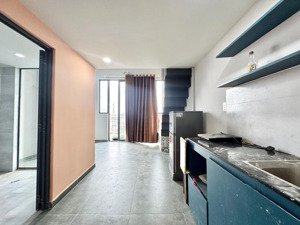 nhà mới xây ngay mặt tiền đường lớn