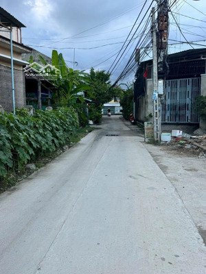 hàng hiếm lô đất mặt tiền đường núi cấm vĩnh thái nha trang ngay vòng xoay chỉ 3,5tỷ. lh 