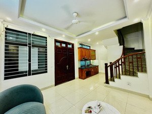 bán nhà phúc lợi lô góc 5.75tỷ