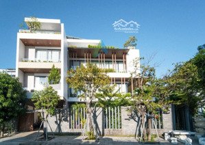 bán village 4 tầng. góc 2 mặt tiền . sát nguyễn văn linh