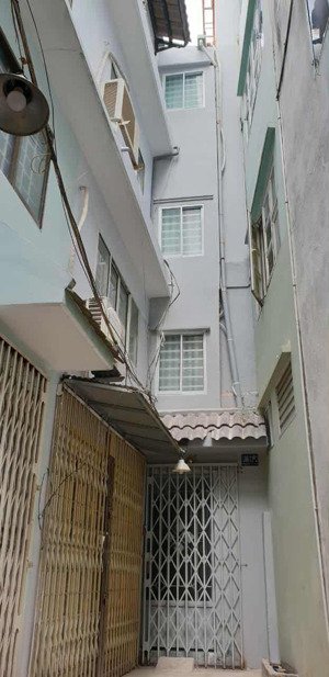 bán nhà : 106 hoà hưng - p.13 - q.10 4 tầng 3 lầu 5pn+3wc