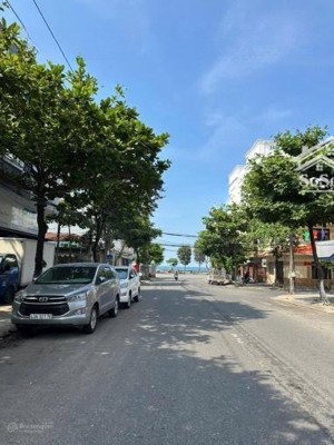 chủ cần bán nhanh lô đất vuông vắn mặt tiền khủng, đường phùng hưng, cách biển 10m
