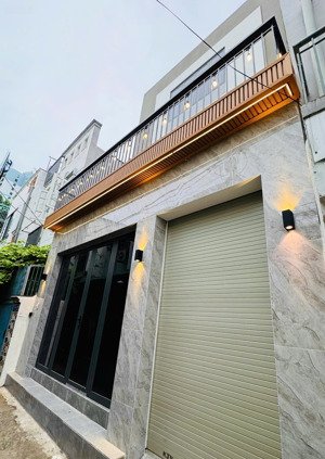 bán nhà 1/ trần xuân soạn q7 nhà mới 100%. dt: 6.4 x 6.6m 3 tầng, gần ra mặt tiền cách 20m, full nt