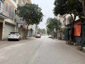 cần tiền hạ giá bán nhanh mảnh đất thổ cư tặng căn nhà cấp 4 mặt phố mới quán tình, giang biên