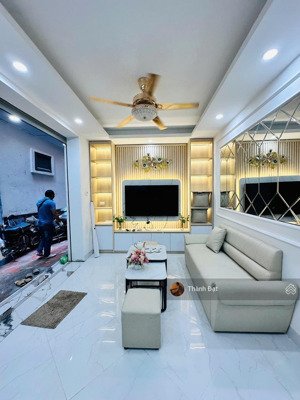 bán nhà thịnh quang - đống đa - 45m 6 tầng , nhà mới dân xây, thang máy, 20m ra oto, giá 12,6 tỷ