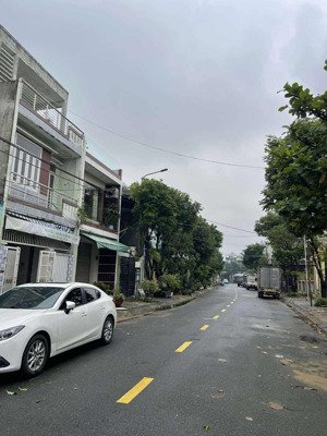 nhà đẹp 2 tầng mặt tiền đường 7.5m phú xuân 9 ngã tư hoàng thị loan và phùng hưng