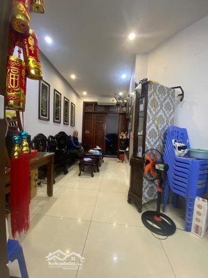 thụy khuê ô tô lỗ cổng vài bước ra phố nhà ở ngay