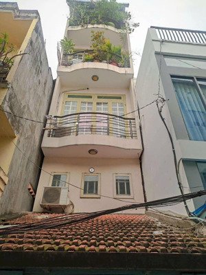 sát mt q4- 5 tầng đúc- 40m2 - ko qh- chỉ 5.3 tỷ