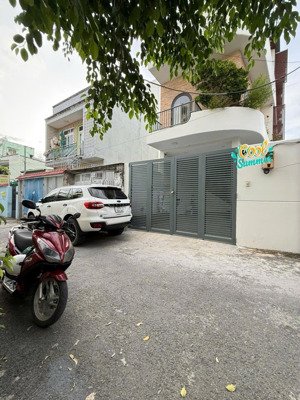 căn nhà 3 lầu siêu đẹp ngay trung tâm phưởng linh chiểu tp thủ đức