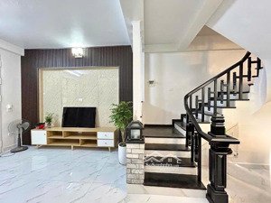 trần bình-mỹ đình-nhà đẹp dân xây-5m ra ô tô trước nhà rộng 3m - sẵn nội thất - ở ngay