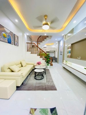 nhà 3 tầng đẹp đầy đủ đồ nội thất giá cực rẻ