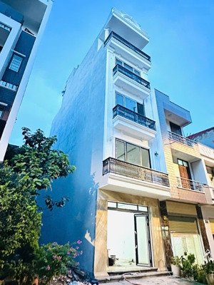 siêu phẩm nhà 5 tầng có thang máy khu tái định cư vinhomes hồng bàng 50m2 6,5 tỷ. lh 