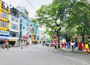 chính chủ bán nhà mặt phố ngọc hà : 60m2 4 tầng - mặt tiền 4m - đang cho thuê 40tr/ tháng.