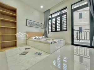 ban công- full tiện ích - thang máy - dt 45m2 ngay công viên hoàng văn thụ tân bình