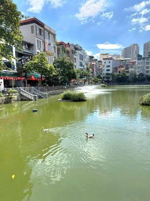 ô tô ngủ xay trong nhà, nhà mới xây đẹp long lanh, thang máy nhập khẩu, view hồ cv tuổi trẻ.